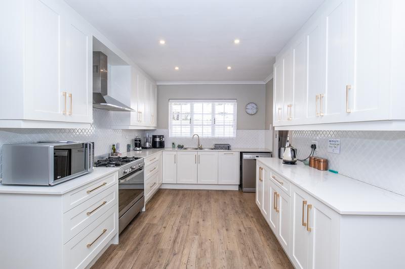 4 Bedroom Property for Sale in Constantia Western Cape